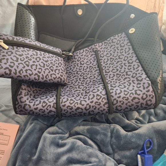 Leopard neoprene tote - Picture 1 of 1